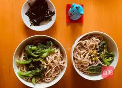 Japanese-style cold buckwheat Illustration of how to make the Noodle and Cheese Sushi Love Bento 4