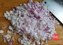 Illustration of how to make onion and pork buns 6