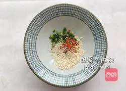Illustration of how to make spicy and sour cold noodles 3