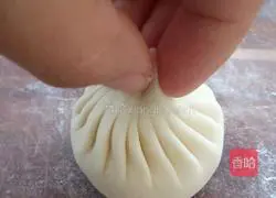 Illustration of how to practice bun pleats 4