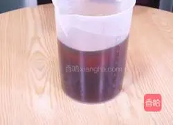 Milk tea shop preparation skills | Illustration of how to prepare black tea soup 5