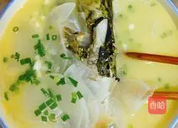 Illustration of how to make fish white jade soup 8