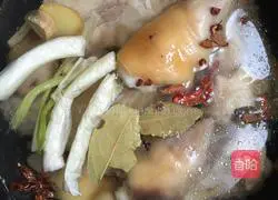 Illustration of how to make sauced pork knuckles 8