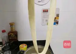 Illustration of how to make white leather noodles 8