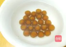 Illustration of how to make pearl milk tea 7