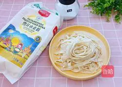 Illustration of hand-rolled noodles 17