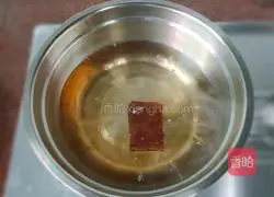 Illustration of how to make egg drop corn sweet soup 3