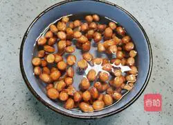 Illustration of how to make peanut rice milk 2