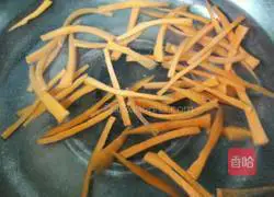 Illustration of making spicy and sour jellyfish shreds 7