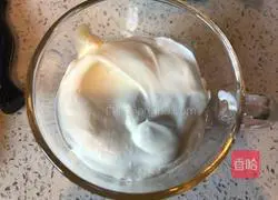 Illustration of how to fish coconut milk and fruit 11