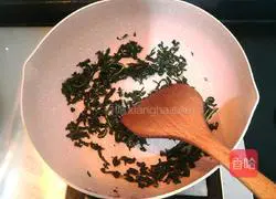 Illustration of making sesame leaf and wolfberry tofu soup 7