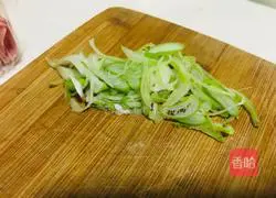 Electric baking pan with black pepper Illustration of how to make beef fried noodles 3