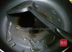 Illustration of how to make loofah and meatball soup 2