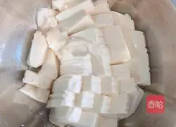 Illustration of how to make shrimp and tofu soup in golden soup 4