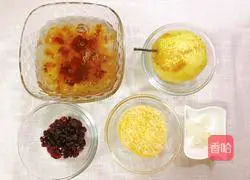 Recipe for nourishing the skin and moisturizing the lungs (cranberry, peach gum, tremella, and snow pear soup) 1