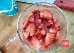 Illustration of how to make strawberry Oreo potted plants 8