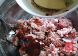 Illustration of making silkless kidney bean and pork dumplings 6