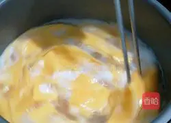 Illustration of how to make carrot noodles by hand 10
