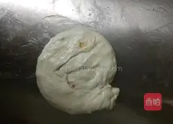 Illustration of how to make green onion layer cake 16