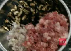 Illustration of how to make mushroom meat sauce 2