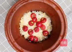 Illustration of how to make white fungus with hawthorn wine 3