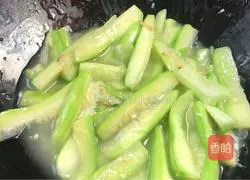 Illustration of how to make loofah noodles 8