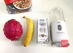 Illustration of how to make dragon fruit banana milkshake 1