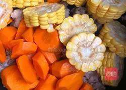 Corn Carrot Pork Ribs Soup Recipe Illustration 4