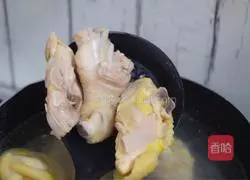 Illustration of how to make bamboo shoots and chicken soup 5