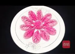 Illustration of how to make pink steamed dumplings 14