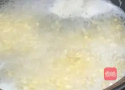 Illustration of how to make shrimp and millet breakfast cakes 3