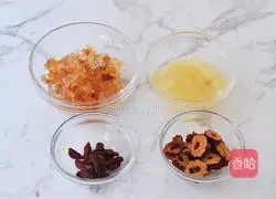 peach Illustration of how to make glutinous rice stewed in milk 3