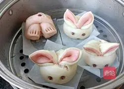 Illustration of how to make little rabbit steamed buns 7