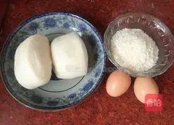 Illustration of how to make golden steamed bun slices 1