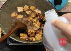 Illustration of how to make braised pork ribs with thick oil red sauce 8