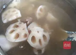 Illustration of how to make pork ribs and lotus root soup 9