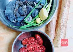 Illustration of how to make nourishing black-bone chicken and yam soup 1