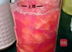 Illustration of how to make watermelon juice 5