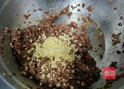 Illustration of how to make beef and onion dumplings 3