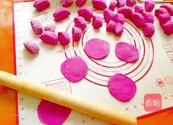 Illustration of how to make rose steamed buns 12