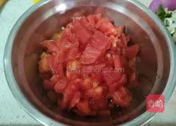 Illustration of how to make tomato scrambled eggs 1