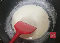 Illustration of making homemade condensed milk 3