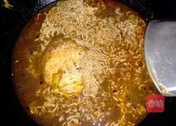 Xiao Mei Mei Chen Xiao Xi's improved version of instant noodles recipe illustration 4