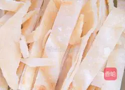 Illustration of how to make vegetable and egg fried pancakes 3