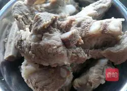 Illustration of how to make yam, carrot and pork ribs soup 3