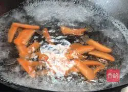 Illustration of how to make fried snow peas with pork belly 7