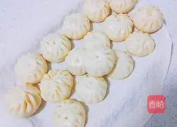 Illustration of how to make Xiao Long Bao 12