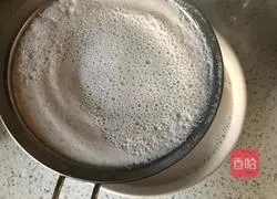 Illustration of how to make peanut soy milk 6