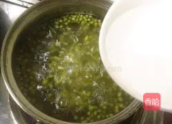 Lily Mung Bean Soup Recipe Illustration 4