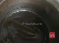 Illustration of how to make shredded radish and egg soup 4